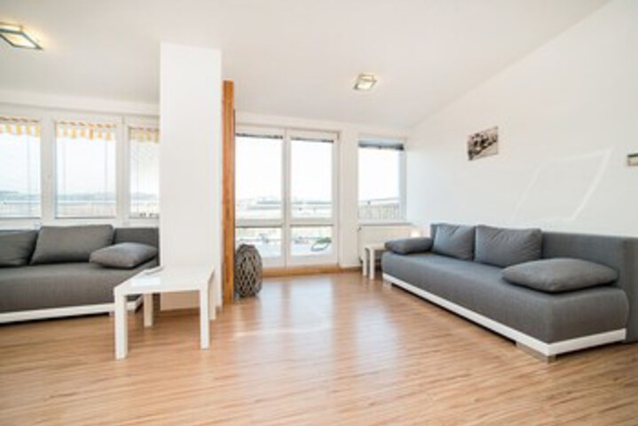 Room 33 of 38