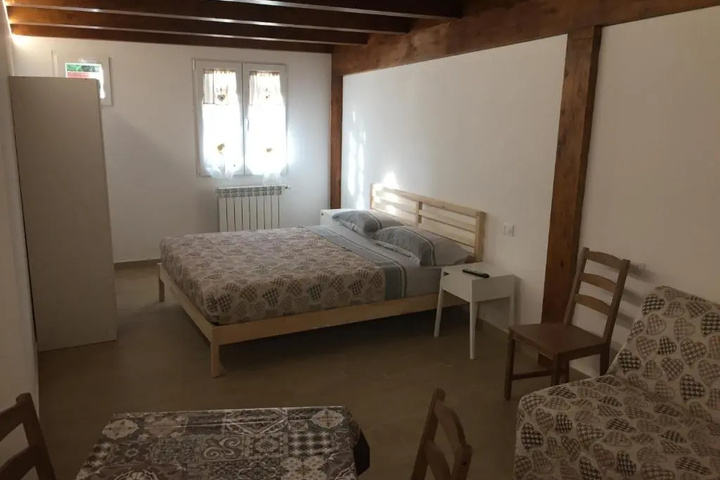 Room 2 of 11