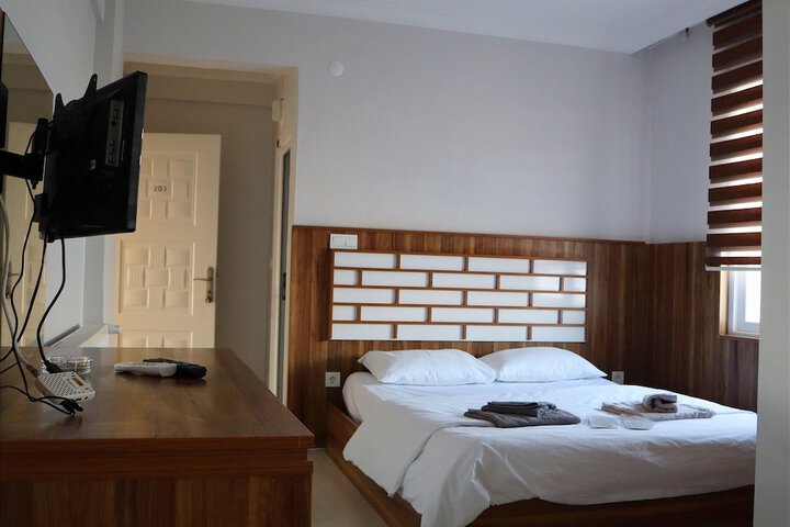 Room 13 of 30