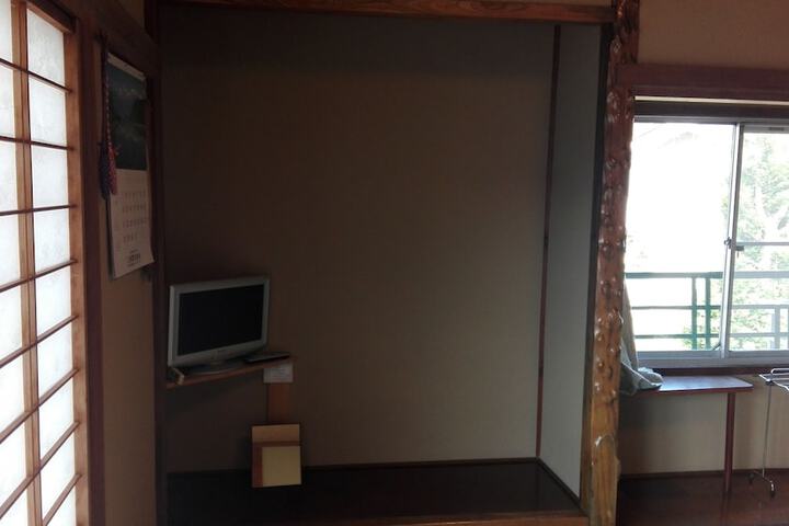 Room 17 of 31