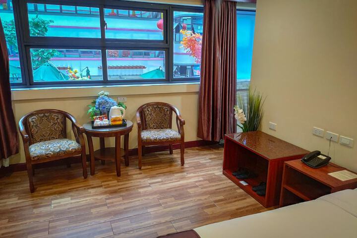 Room 27 of 63