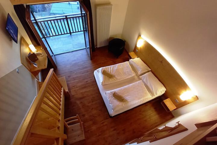 Room 21 of 83