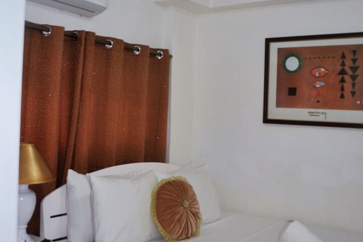 Room 40 of 141