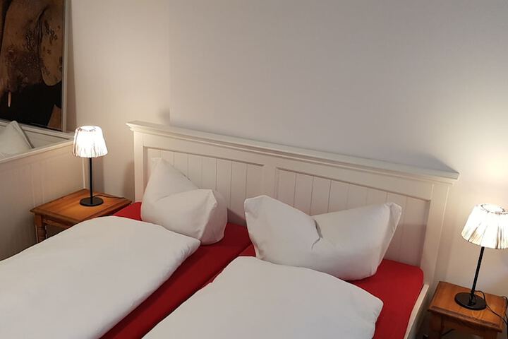 Room 5 of 202
