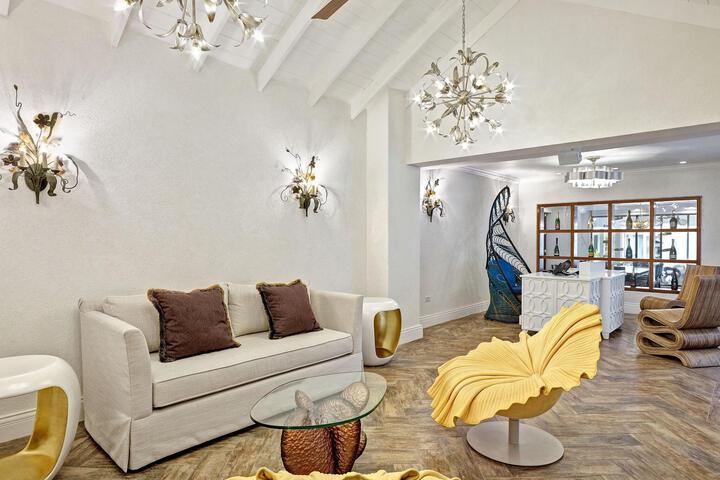Entrance & Lobby