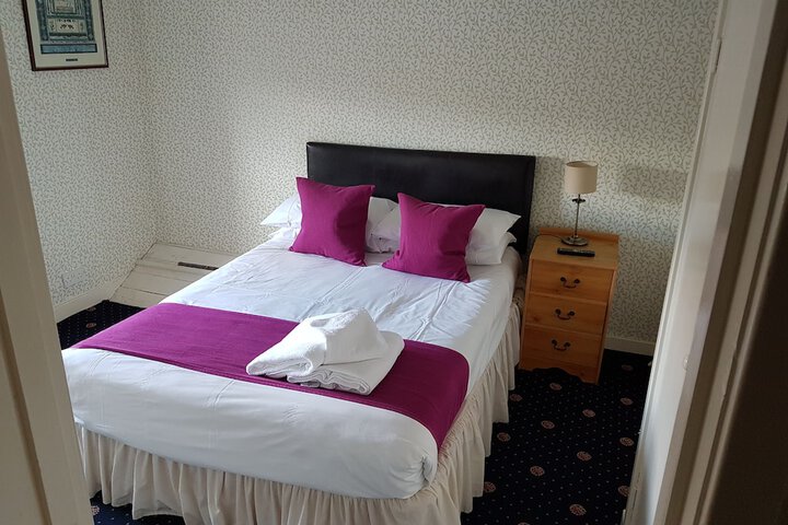 Room 5 of 13