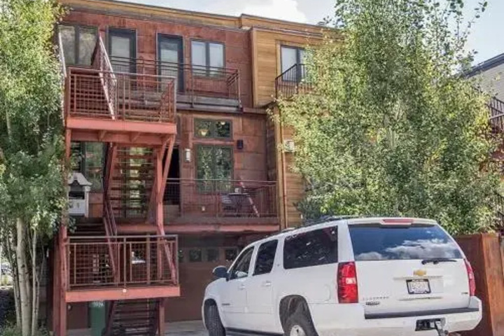 Exterior of Bear Creek Lofts