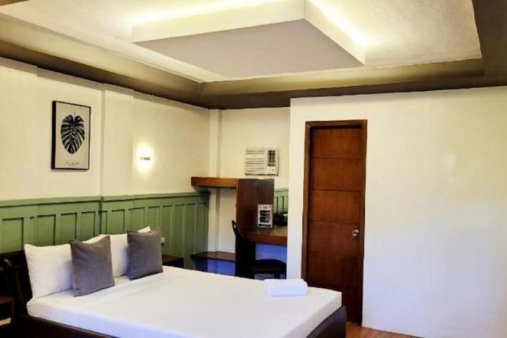 Room 10 of 15