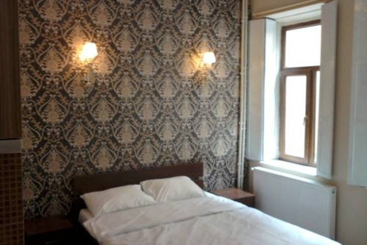 Room 2 of 9