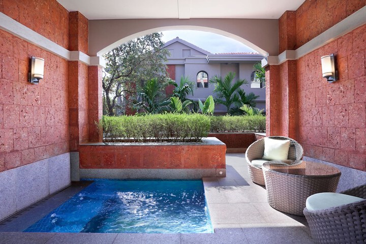 Hotel Exterior 106 of 107