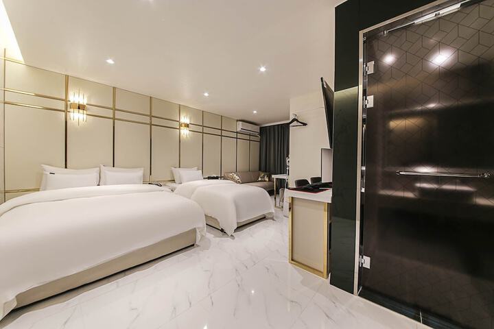 Room 7 of 29