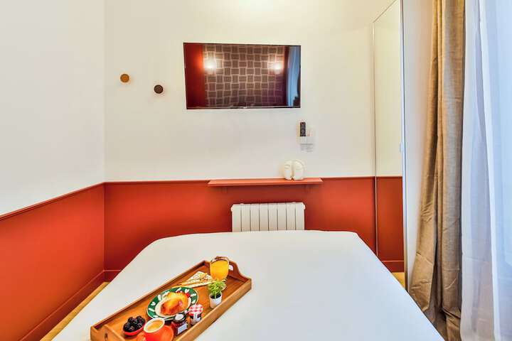 Room 16 of 77