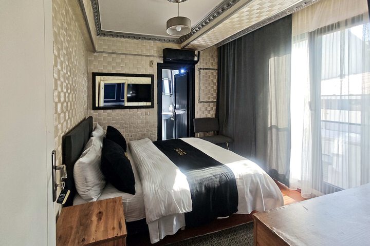 Room 27 of 71