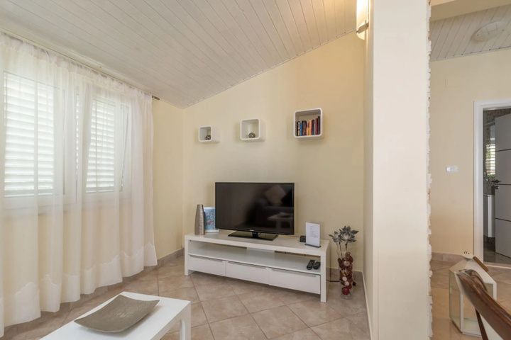 Room 2 of 19
