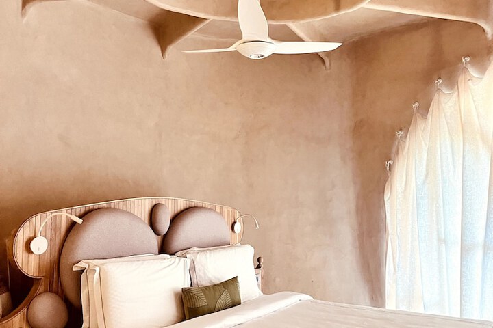 Room 15 of 38