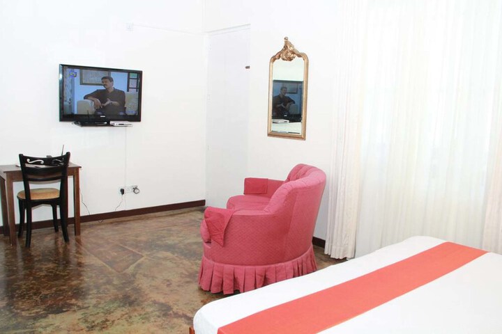 Room 12 of 25
