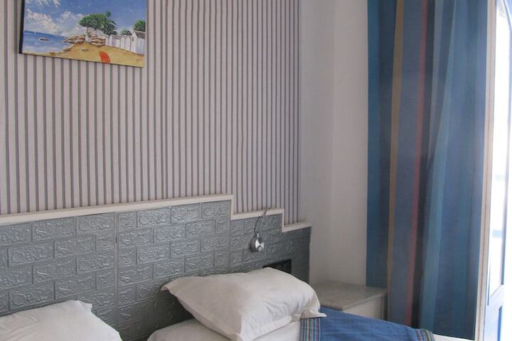 Room 22 of 74
