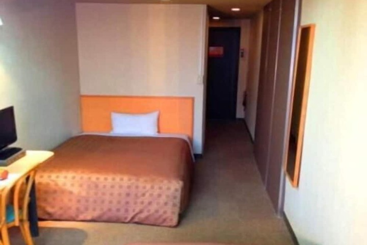 Room 11 of 40