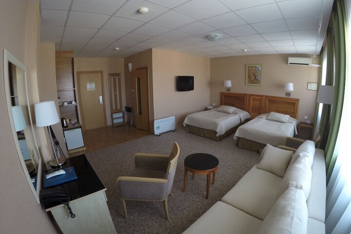 Room 6 of 82