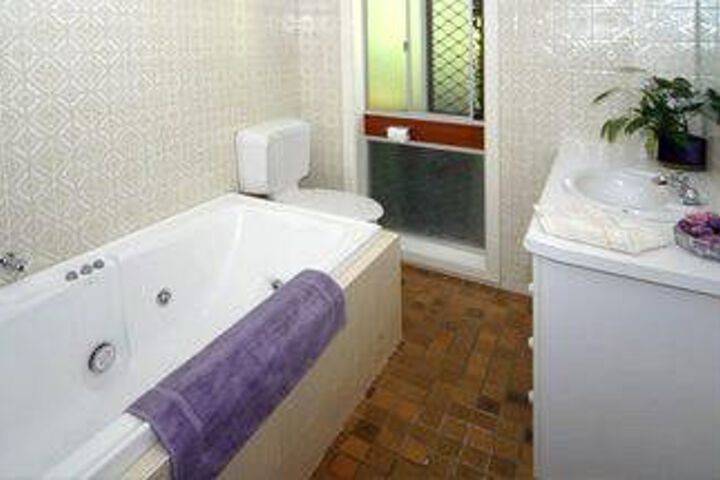 Room 13 of 27