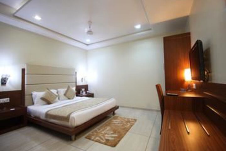 Room 25 of 39