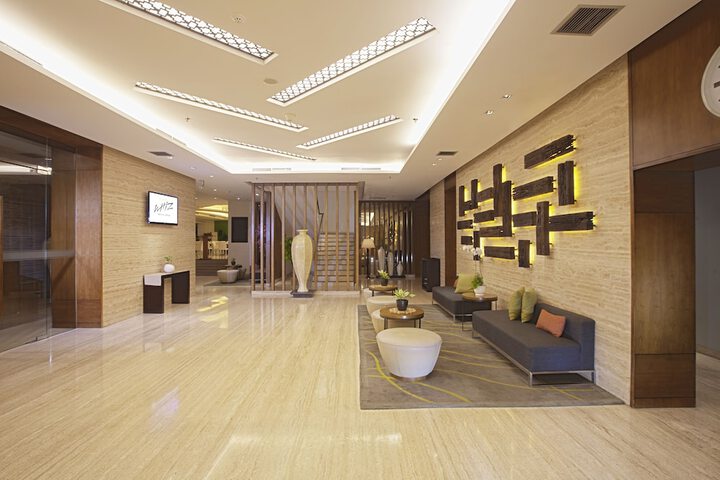 Entrance & Lobby