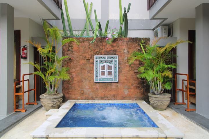 Hotel Pool