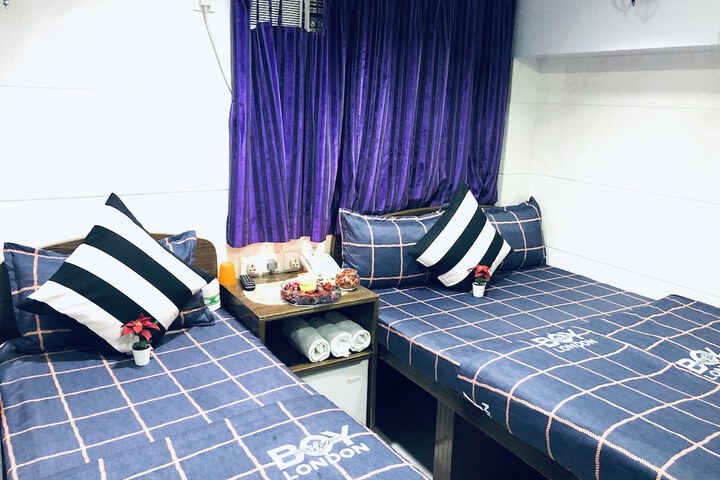 Room 6 of 31