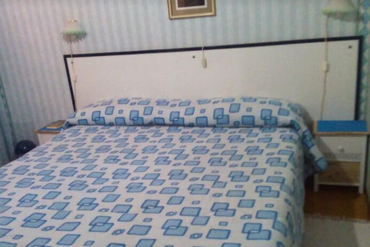 Room 6 of 16