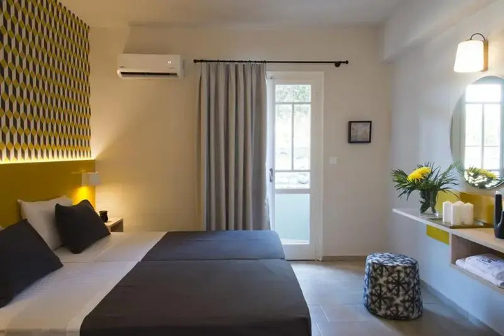 Room 8 of 9