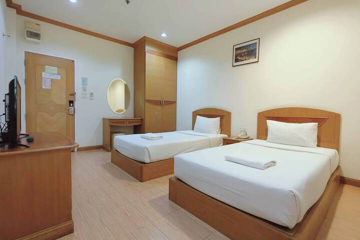 Room 7 of 27