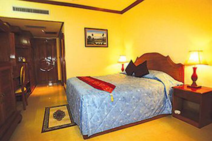 Room 10 of 25