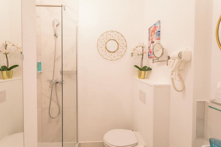 Room 77 of 90