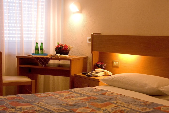 Room 6 of 53