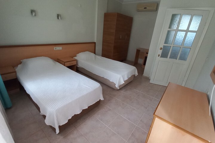 Room 13 of 47