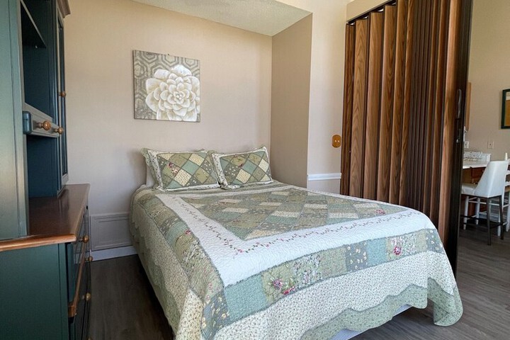 Room 4 of 35