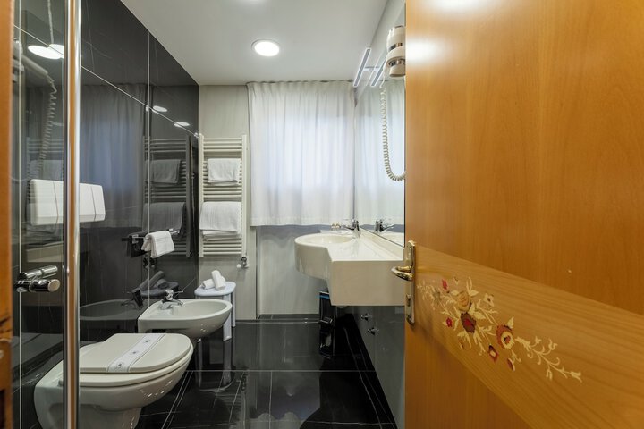 Room 107 of 180