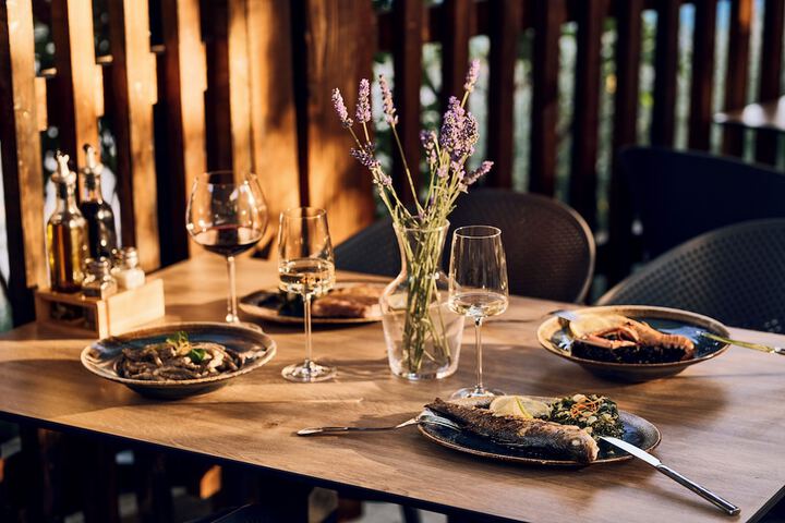 Dining 51 of 91
