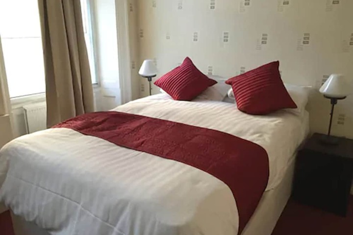 Room 10 of 42