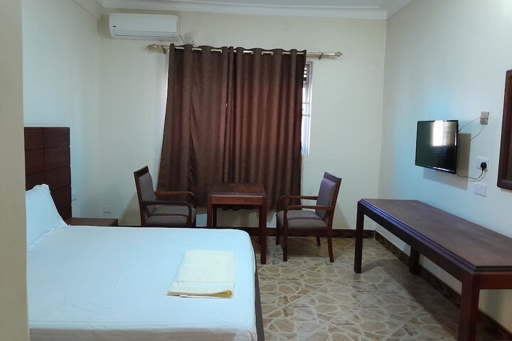 Room 7 of 19