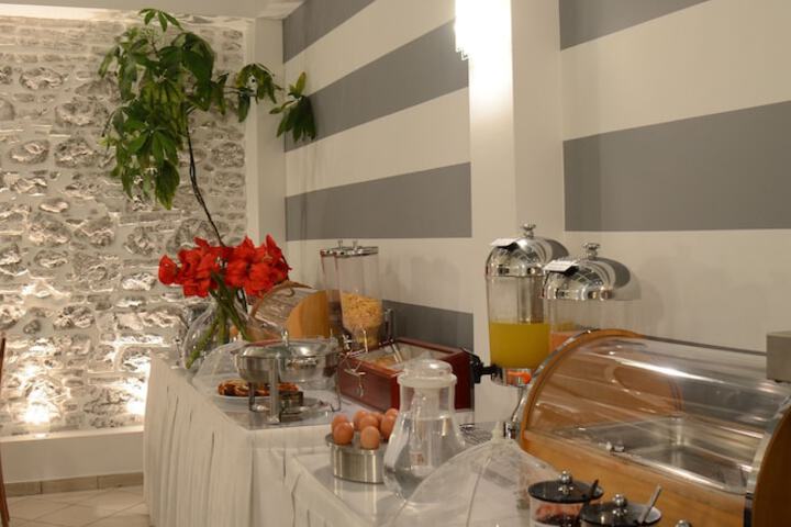 Breakfast/Coffee Service 18 of 34