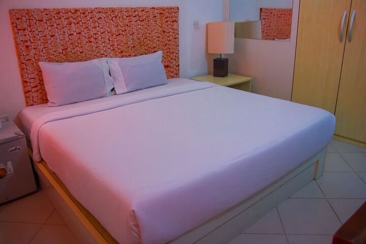 Room 11 of 34