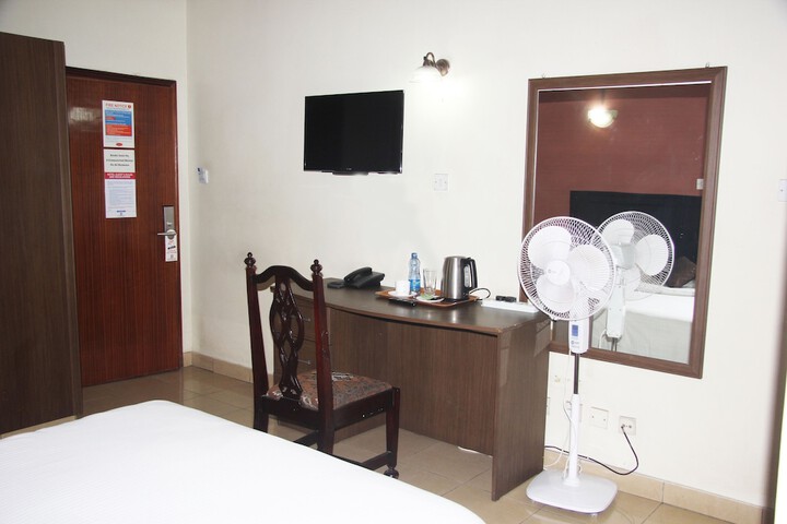 Room 9 of 25