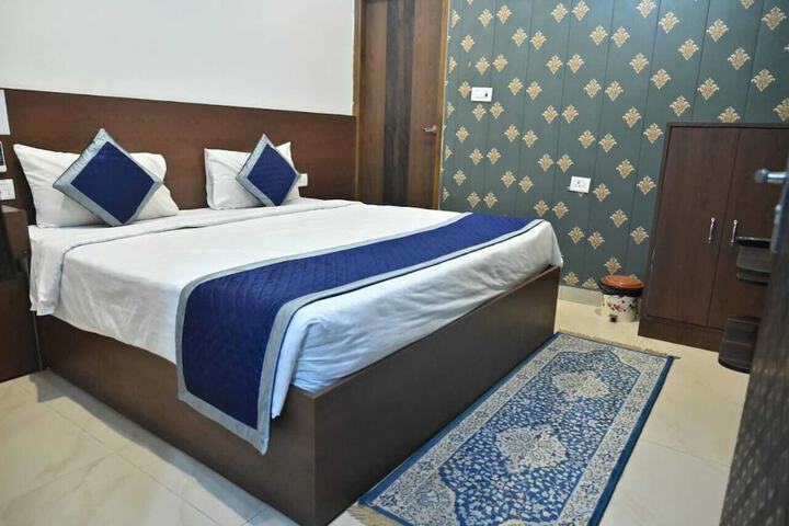 Room 5 of 14