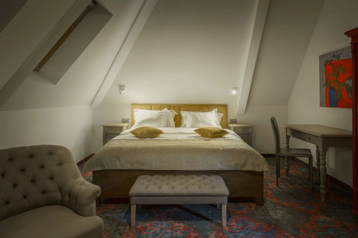 Room 2 of 61