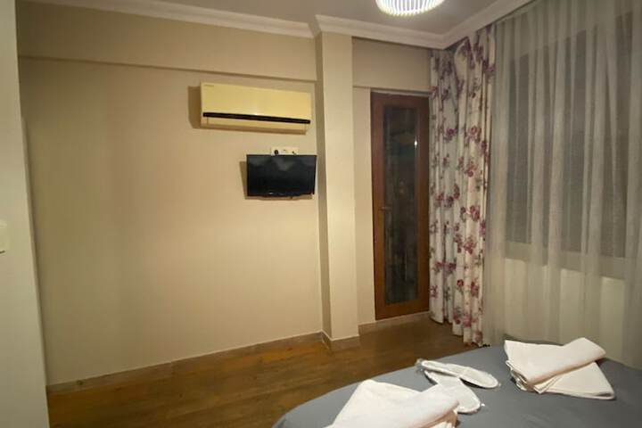 Room 6 of 13