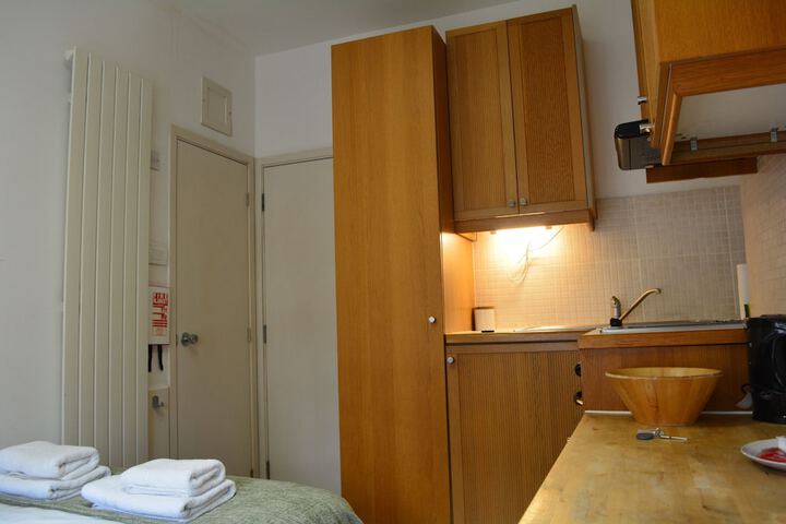 Room 4 of 50