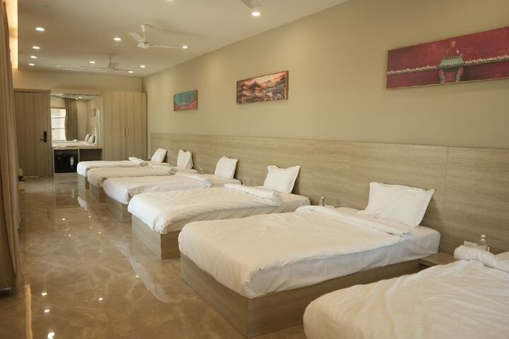Room 12 of 60