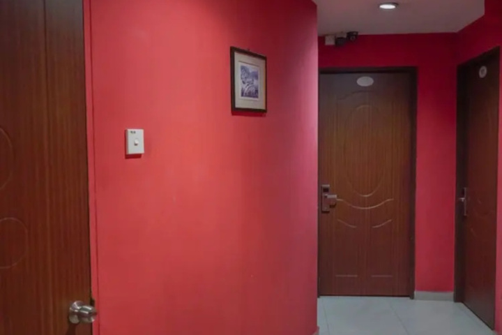 Room 10 of 13