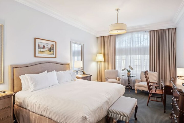 1 King Bed (2 of 8)